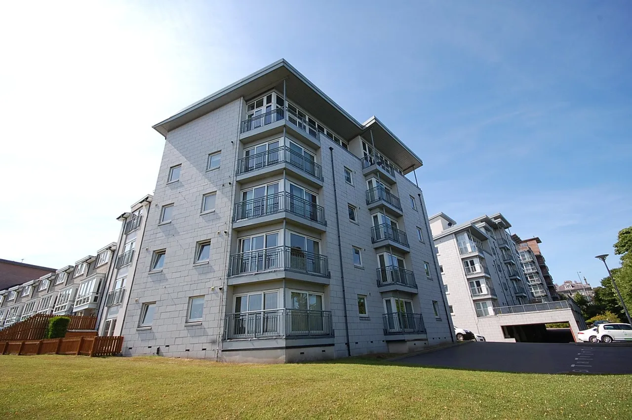 3 bed flat to rent, Rubislaw View, West End, AB15