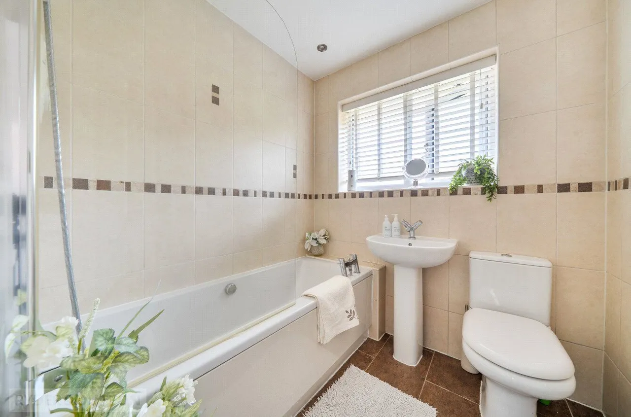 Foxglove Court, Shawclough, OL12, photo 9
