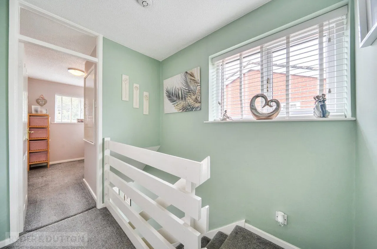 Foxglove Court, Shawclough, OL12, photo 6