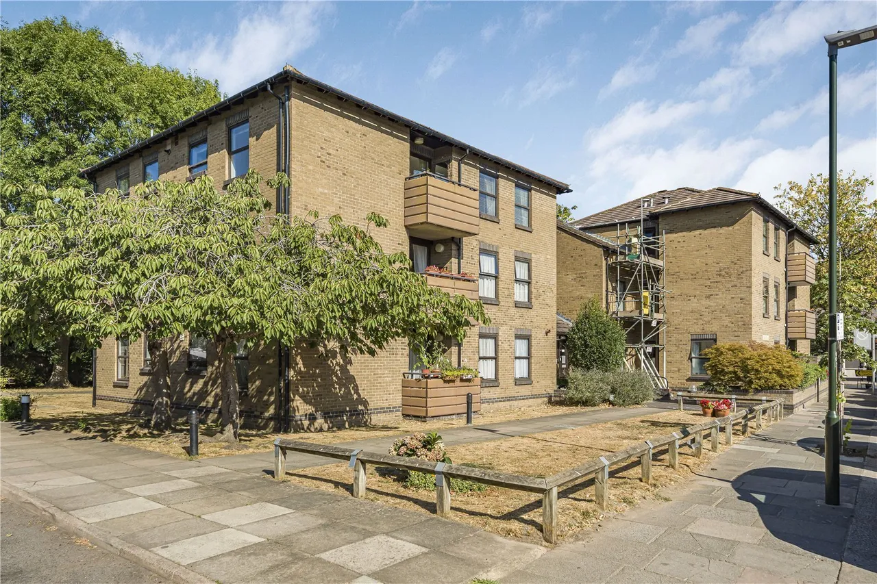 2 bed flat for sale, Field Lane, Teddington, TW11