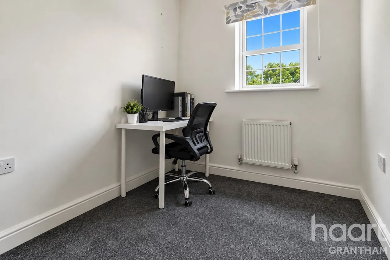 Blue Horse Court, Grantham, NG33, photo 10