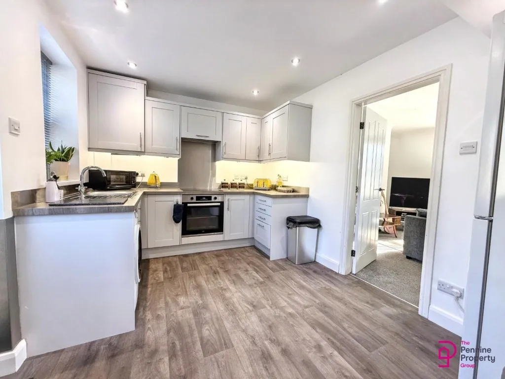 Manchester Road, Millhouse Green, photo 6