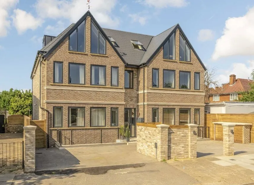 3 bed flat for sale — Creswick Road, Acton, W3