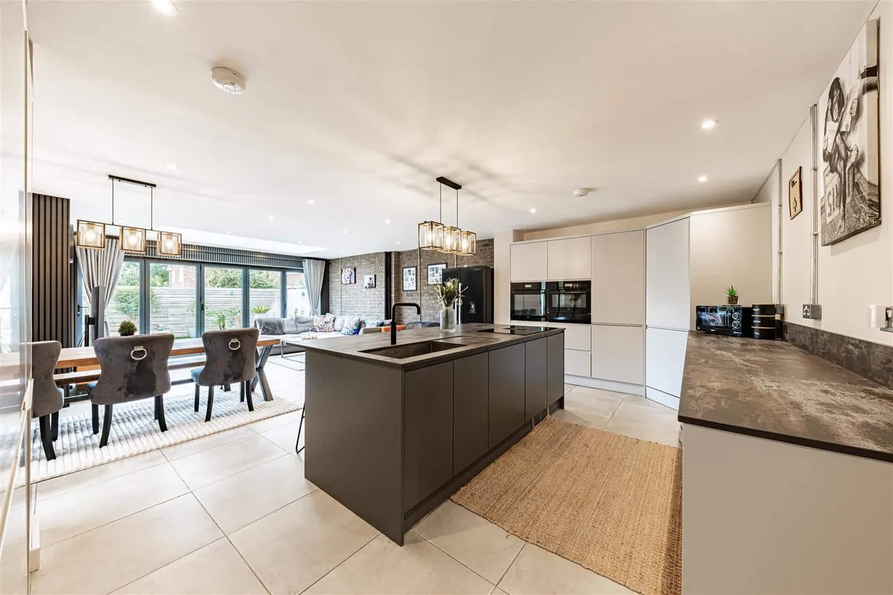 Coronation Crescent, Margate, Kent, CT9 5PW, photo 5