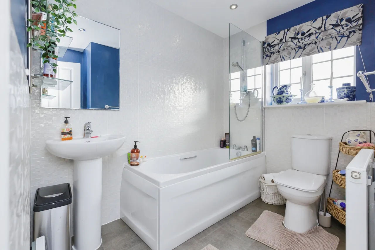 Bradgate Close, Leicester, LE19, photo 11