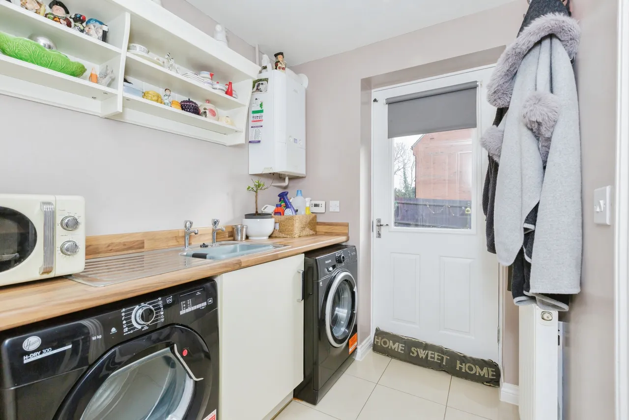 Bradgate Close, Leicester, LE19, photo 3
