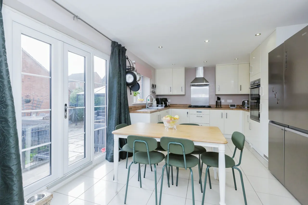 Bradgate Close, Leicester, LE19, photo 2