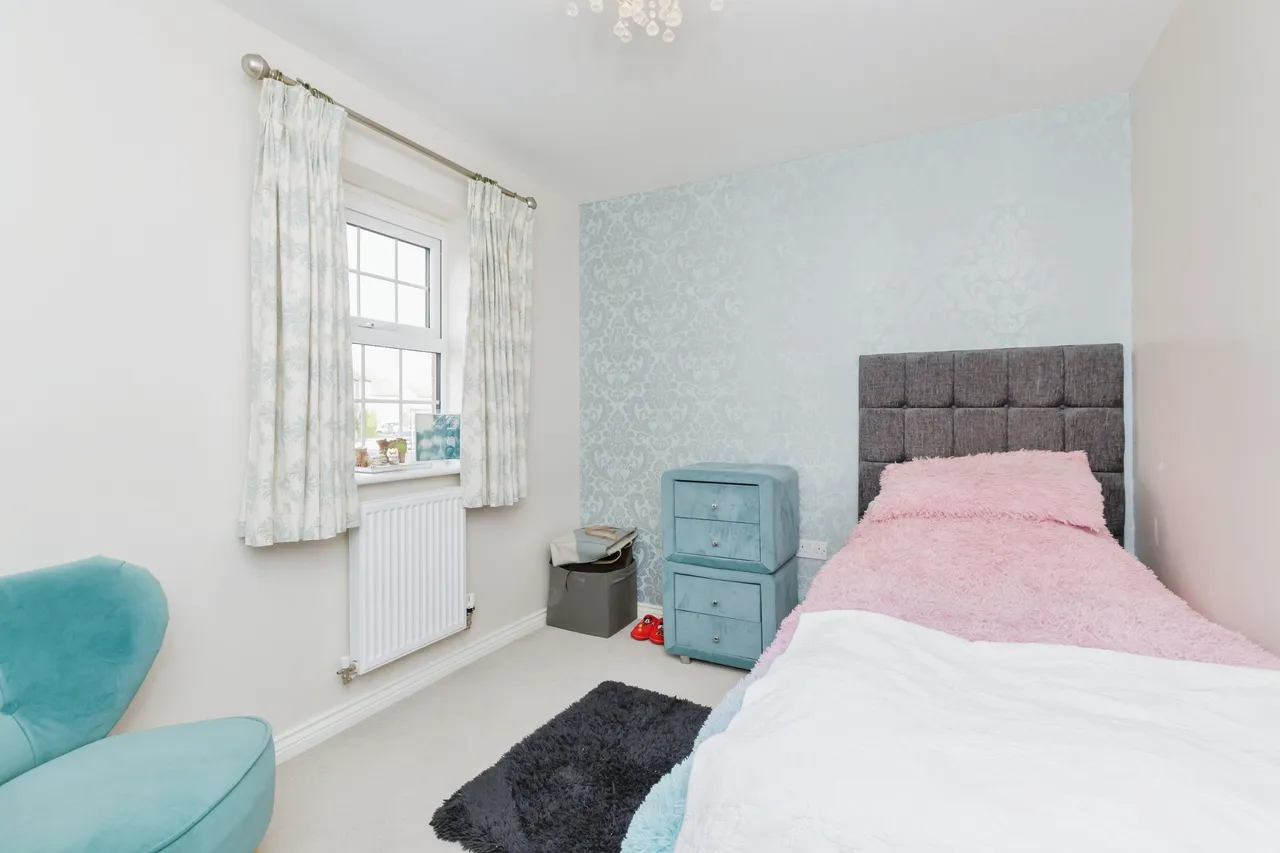 Bradgate Close, Leicester, LE19, photo 12