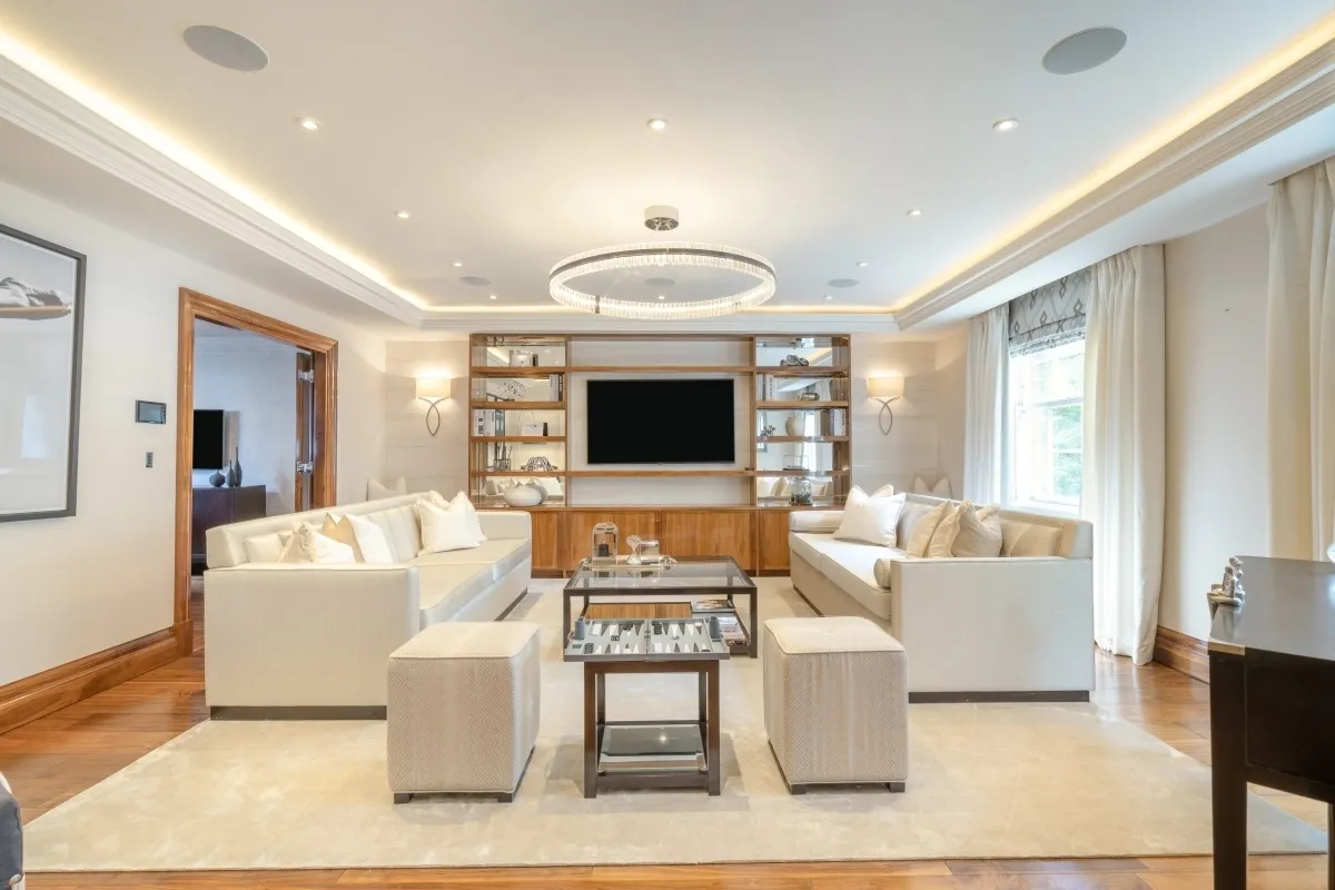 2 bed flat to rent, Grosvenor Hill Mayfair, W1K