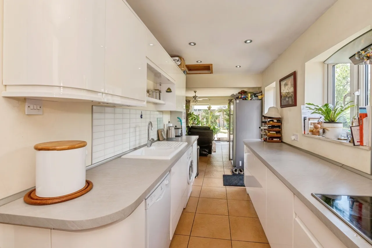 Templer Avenue, Grays, RM16, photo 9
