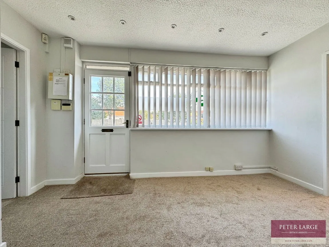 Rhuddlan Road, Rhyl, Denbighshire, LL18 2PW, photo 2