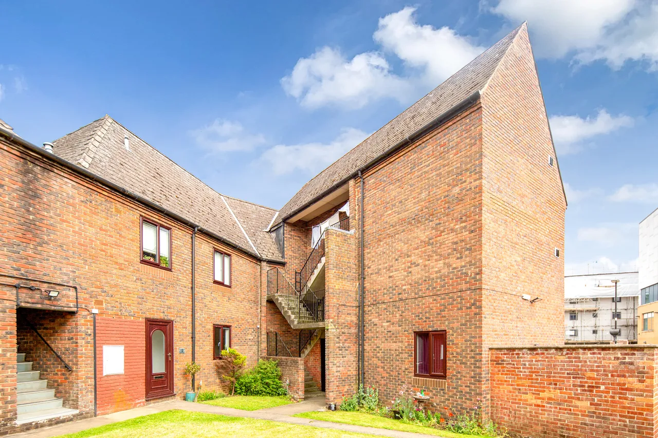 1 bed flat for sale, North Street, Bicester