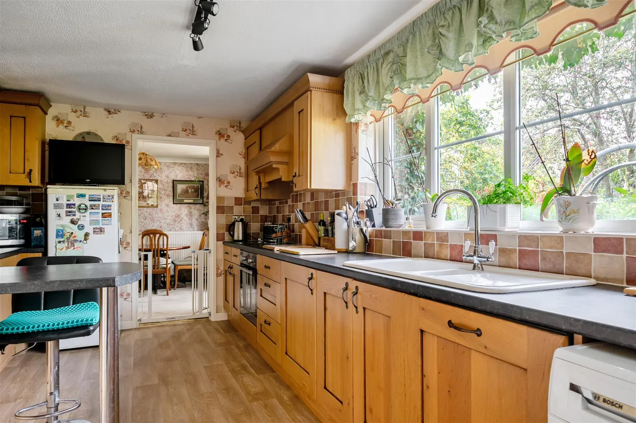 Chestnut Close, Rowde, SN10, photo 9