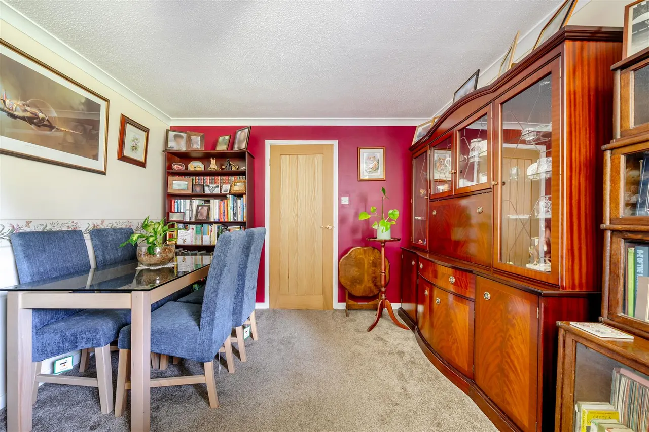 Chestnut Close, Rowde, SN10, photo 5