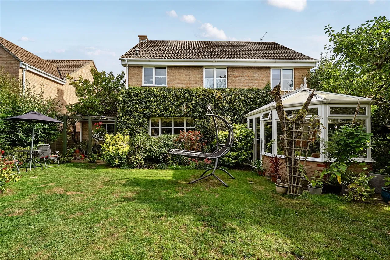 Chestnut Close, Rowde, SN10, photo 17