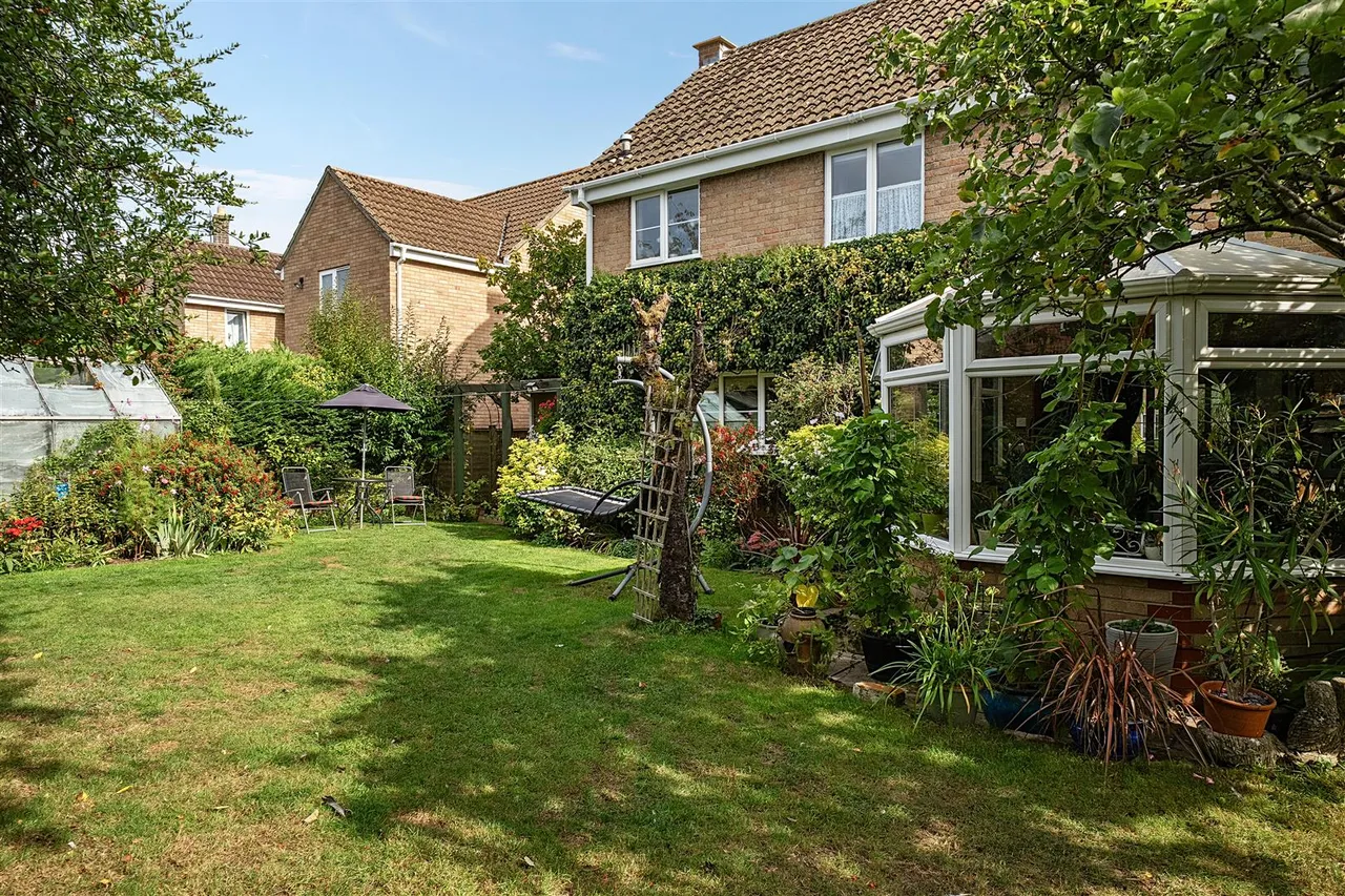 Chestnut Close, Rowde, SN10, photo 18