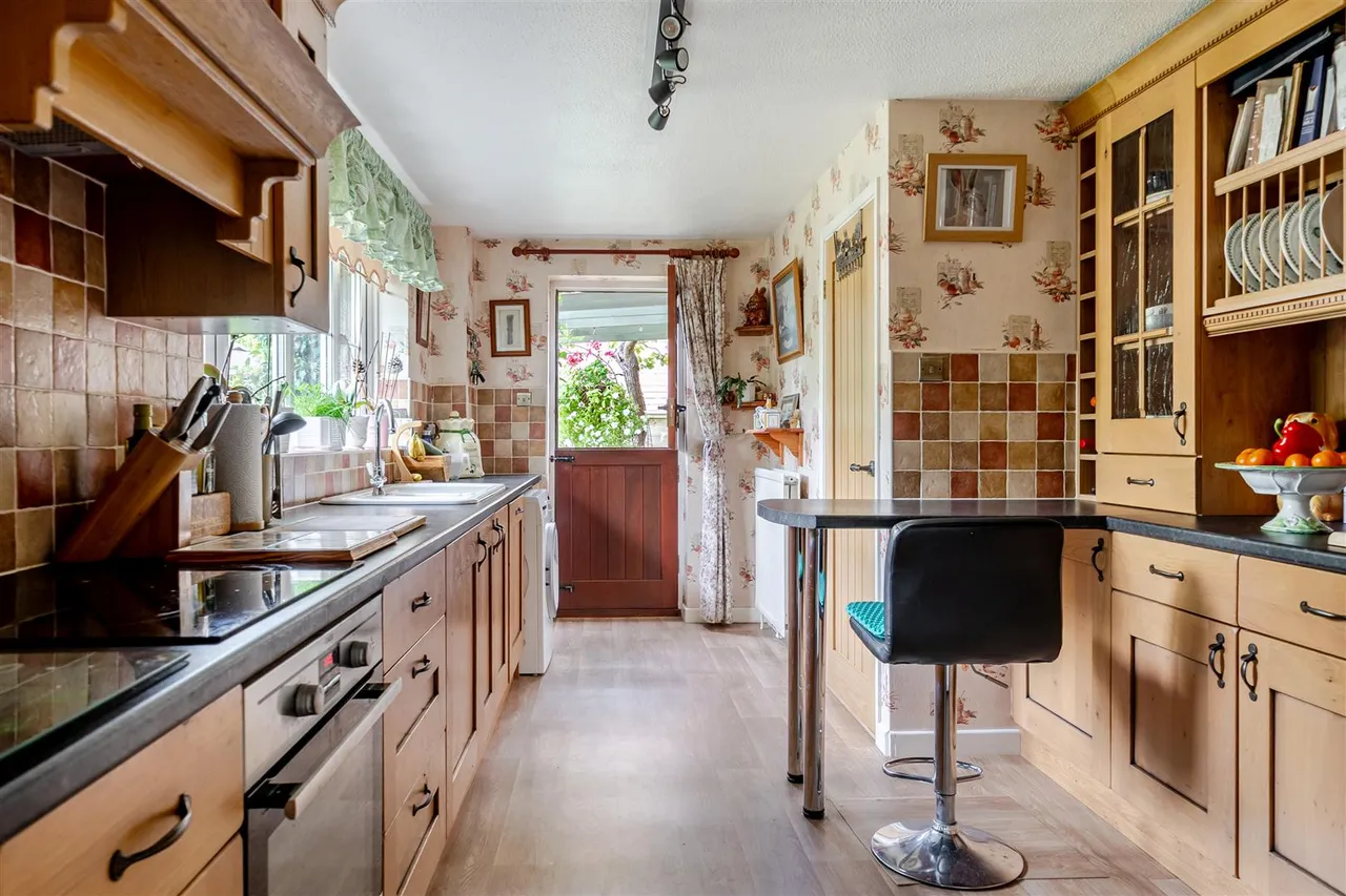 Chestnut Close, Rowde, SN10, photo 8