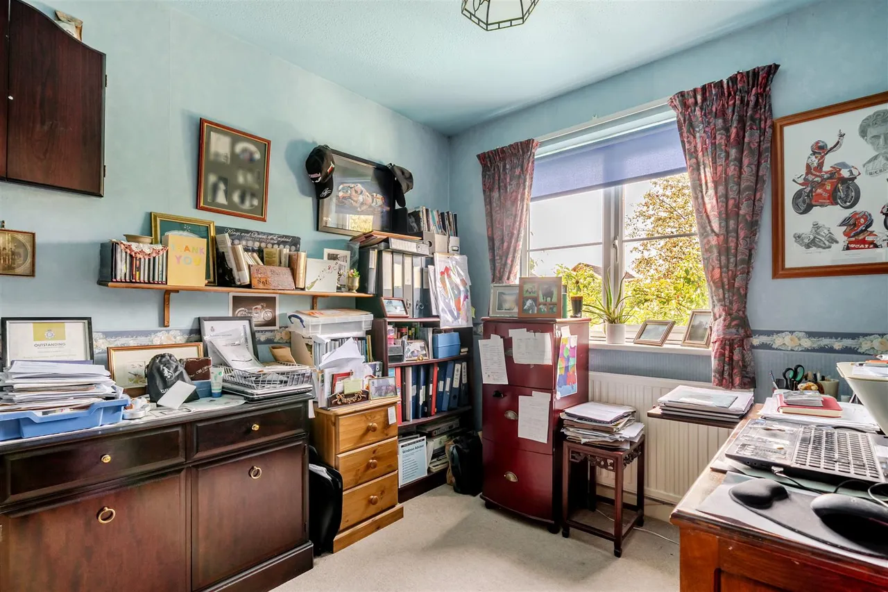 Chestnut Close, Rowde, SN10, photo 14
