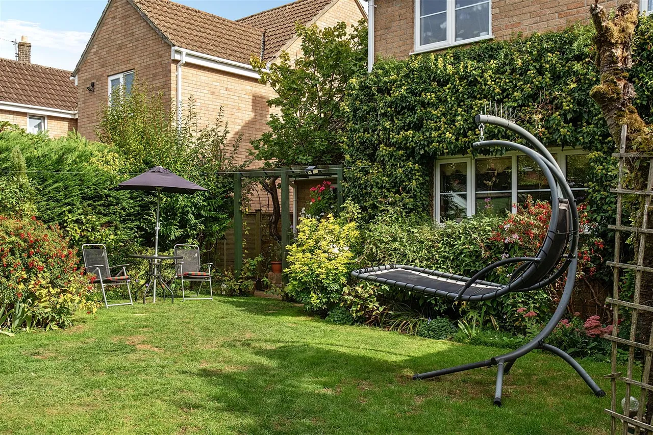 Chestnut Close, Rowde, SN10, photo 19