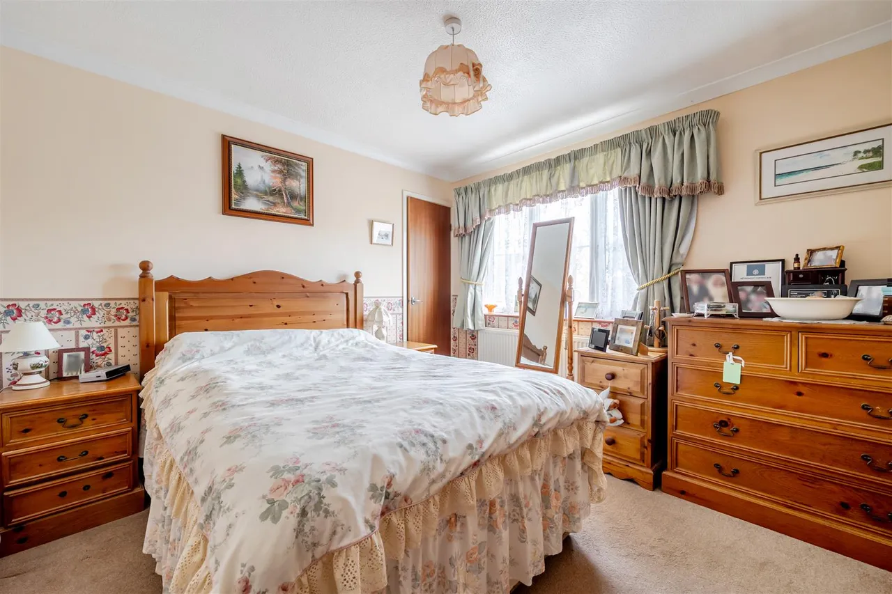 Chestnut Close, Rowde, SN10, photo 12