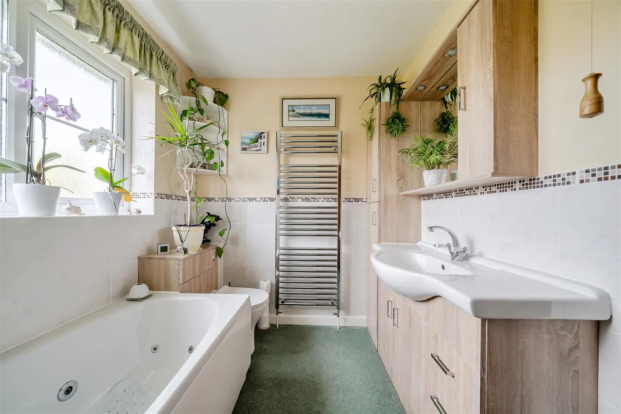Chestnut Close, Rowde, SN10, photo 15
