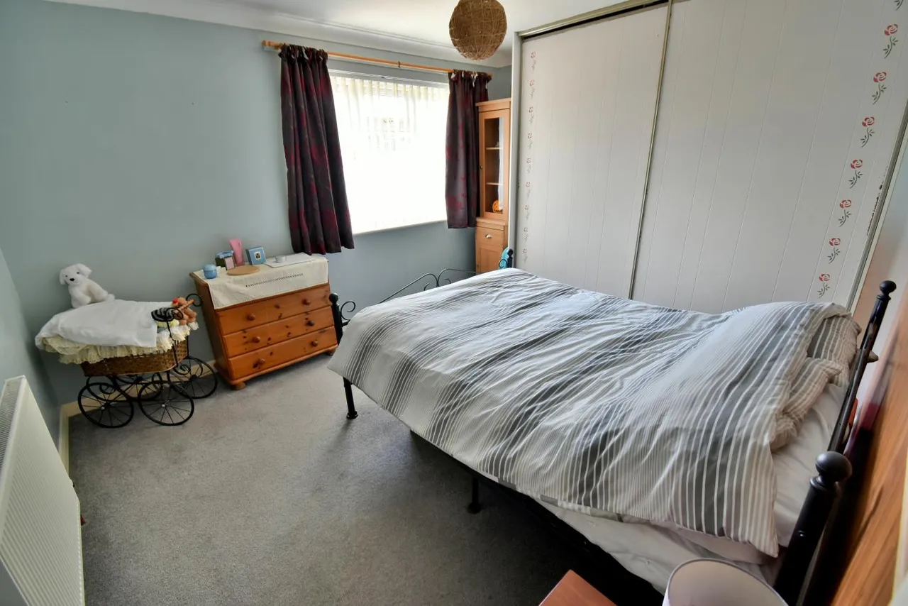 Curlew Close, BH22, photo 9