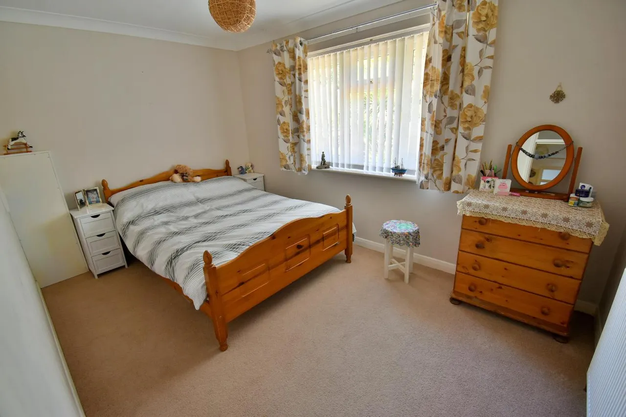 Curlew Close, BH22, photo 8