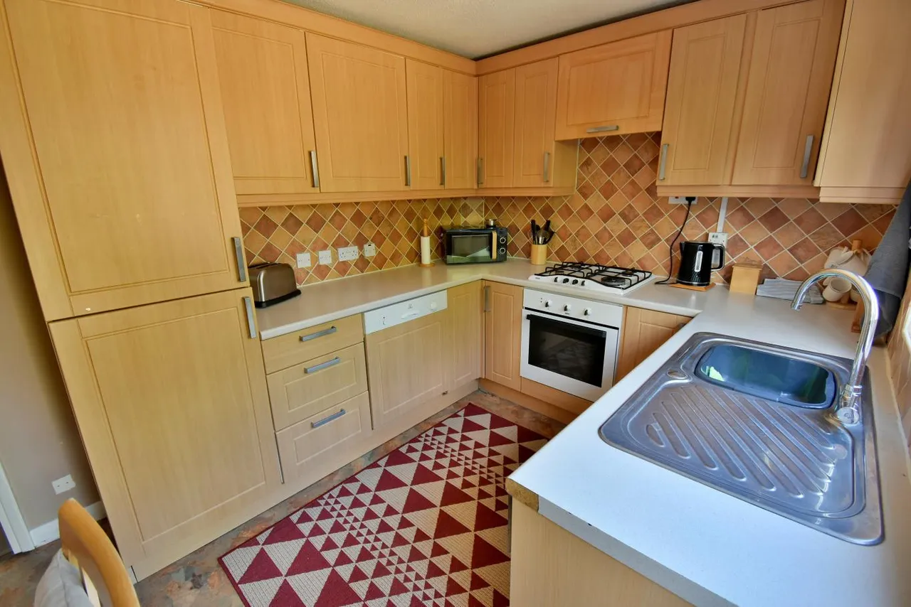 Curlew Close, BH22, photo 4