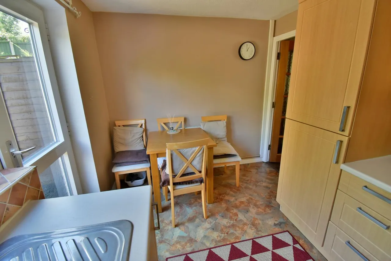 Curlew Close, BH22, photo 6
