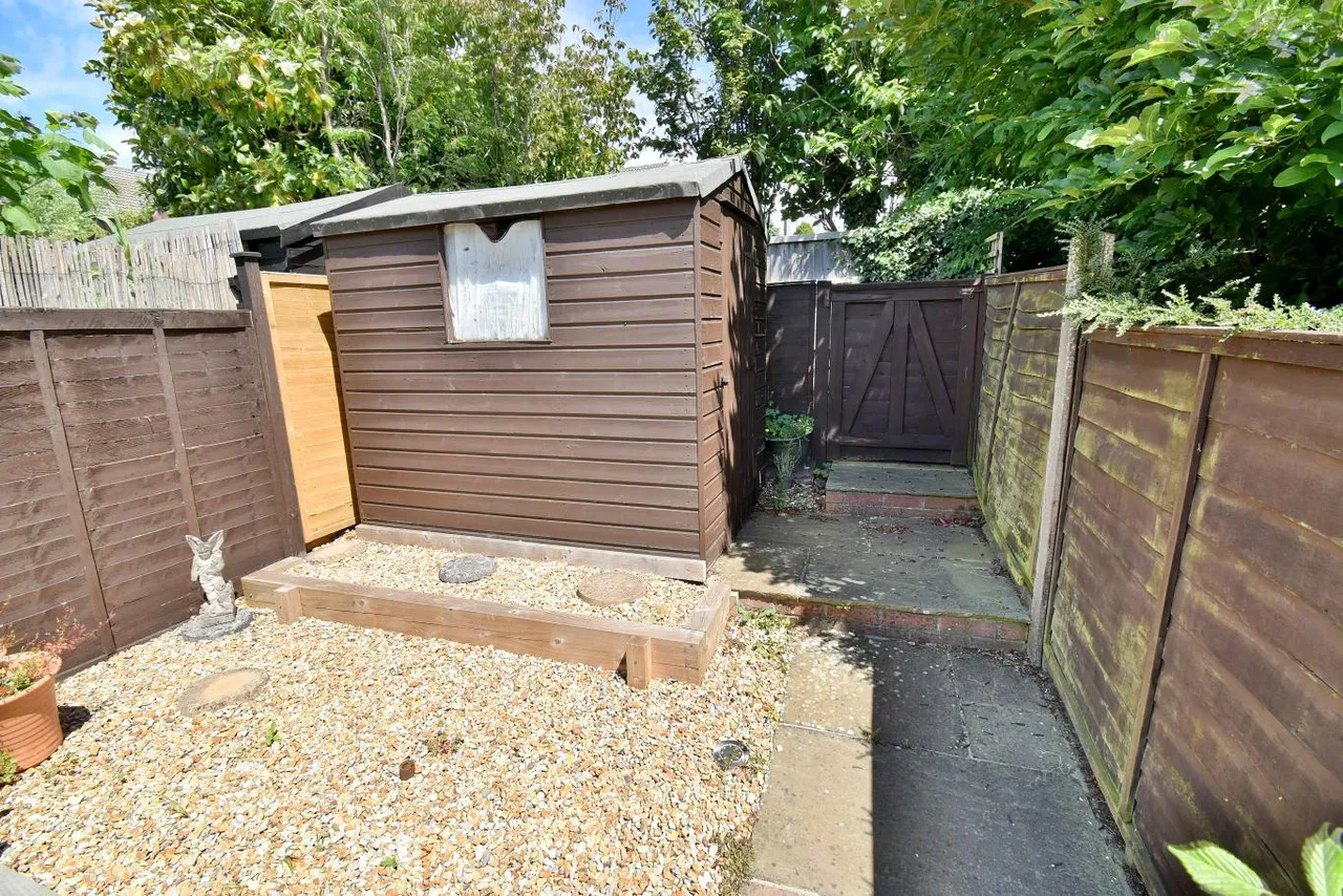 Curlew Close, BH22, photo 12