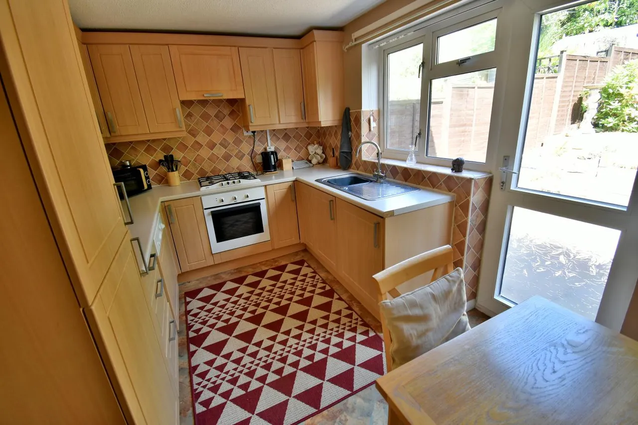 Curlew Close, BH22, photo 5