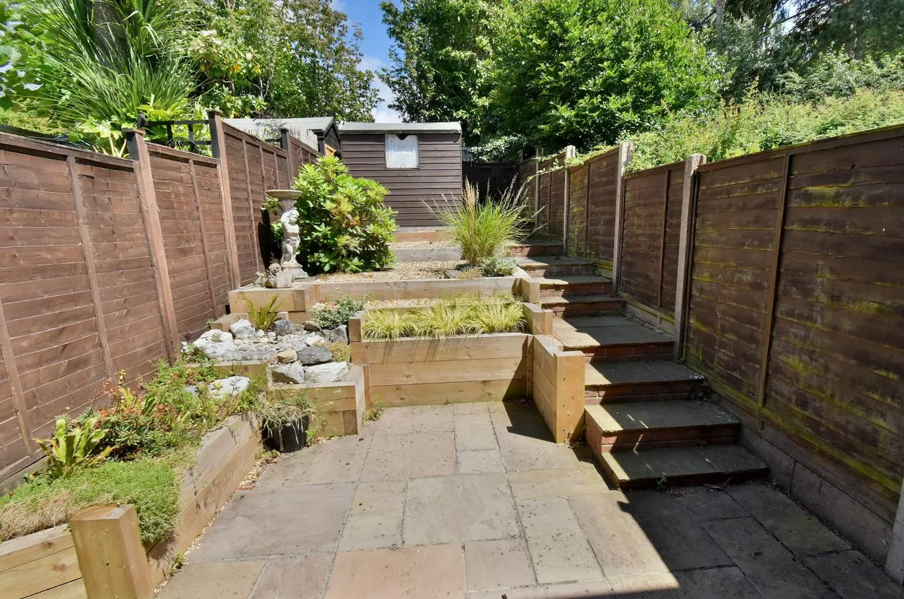 Curlew Close, BH22, photo 2