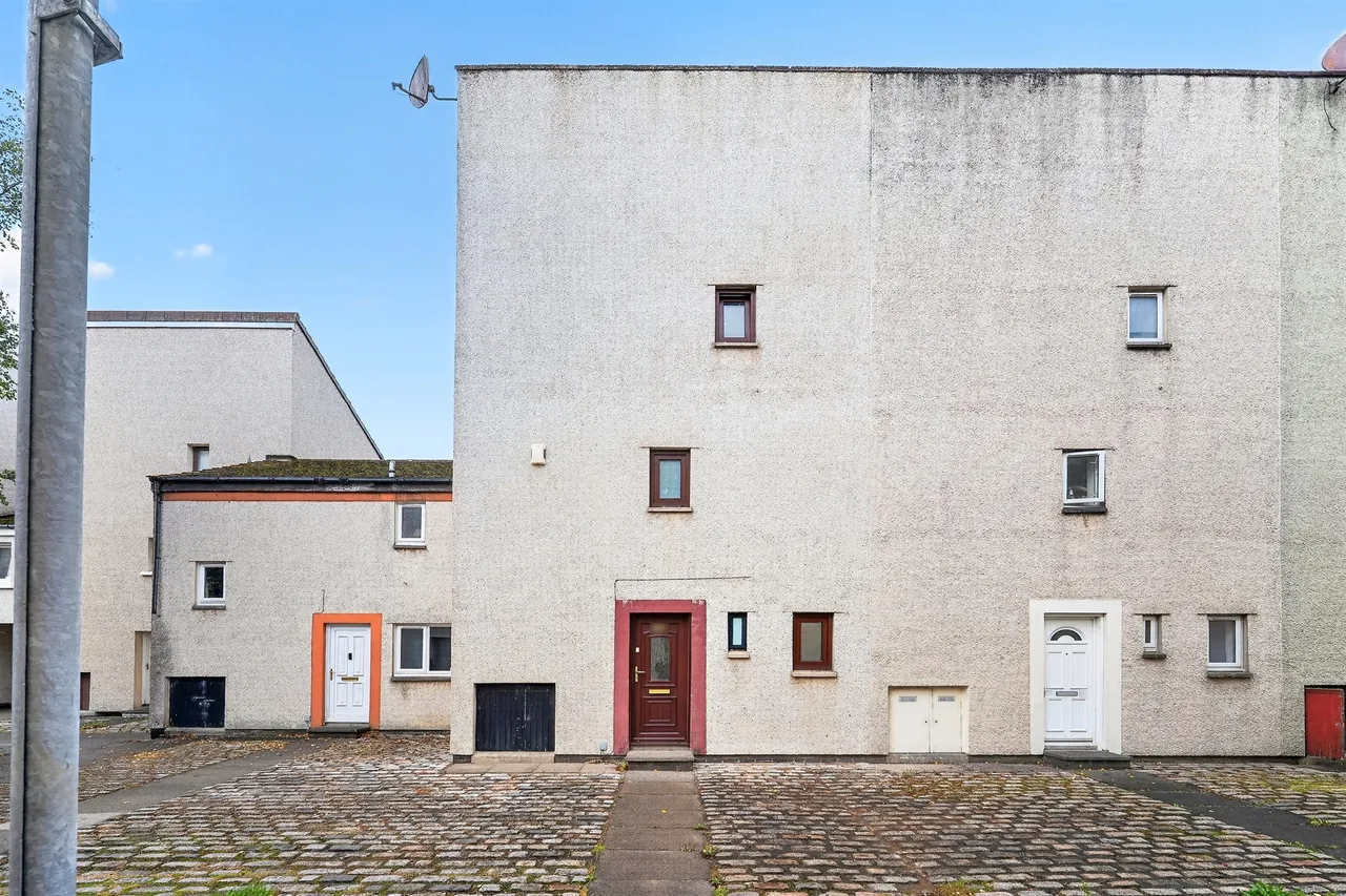 4 bed house for sale — Moorfoot Place, Bourtreehill South, Irvine