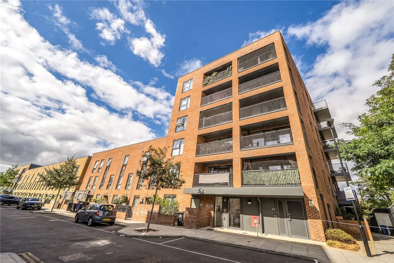 2 bed flat for sale, Tewkesbury Road, London, W13