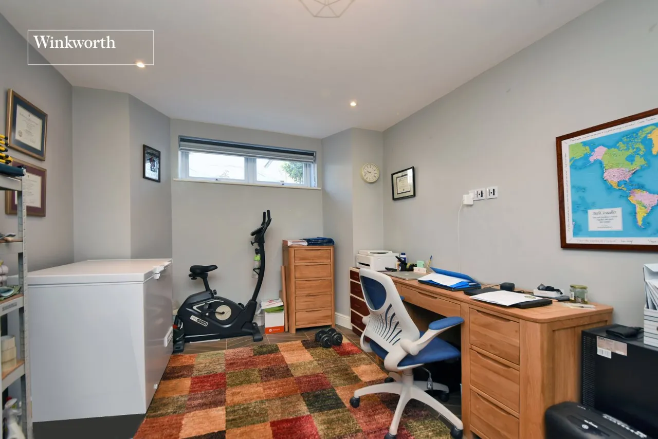 Moreton Road, Worcester Park, KT4, photo 13