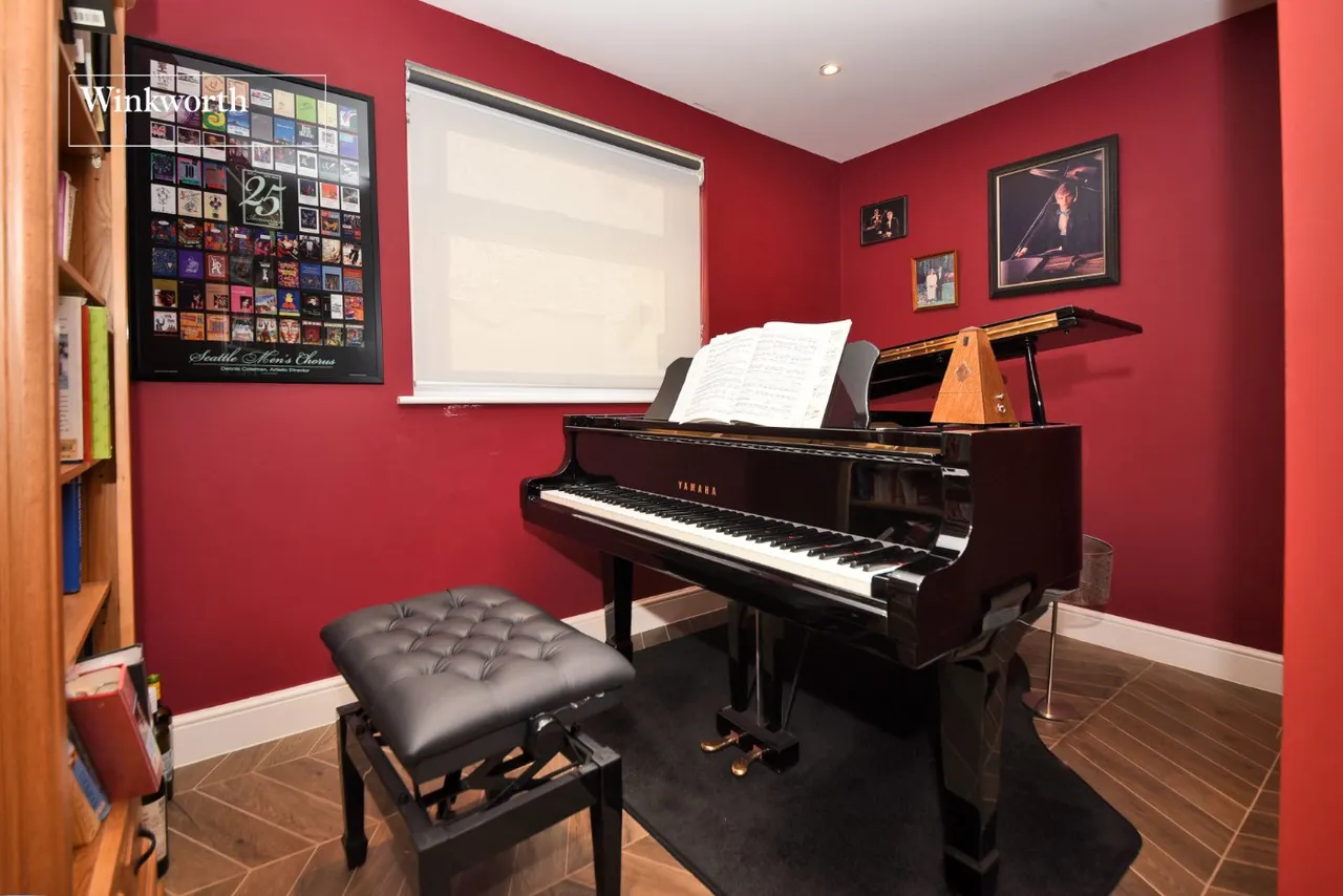 Moreton Road, Worcester Park, KT4, photo 9