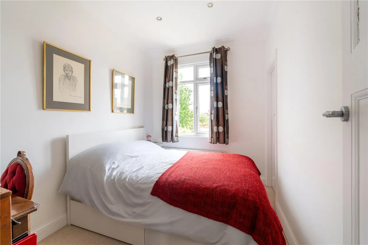 Chestnut Avenue, Hampton, TW12 2NU, photo 6