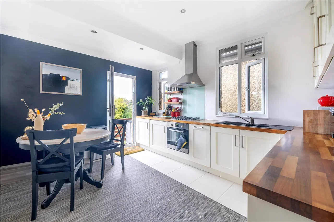 Chestnut Avenue, Hampton, TW12 2NU, photo 3