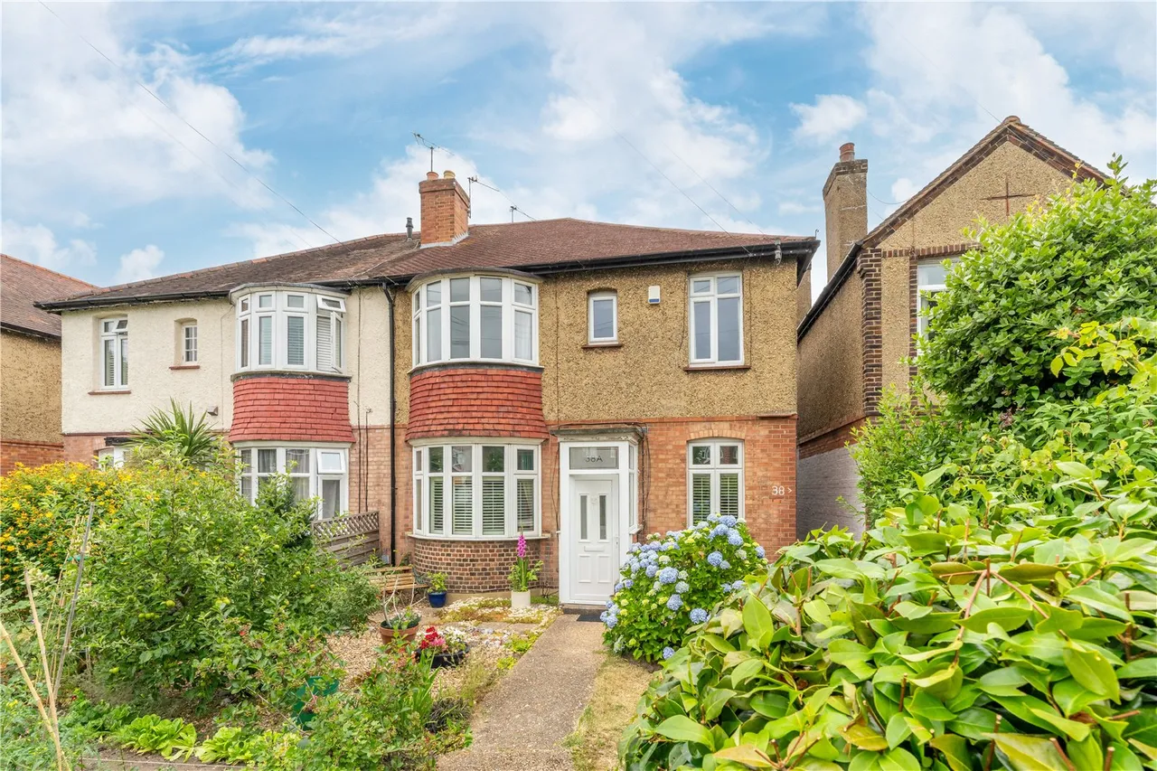 2 bed flat for sale — Chestnut Avenue, Hampton, TW12 2NU