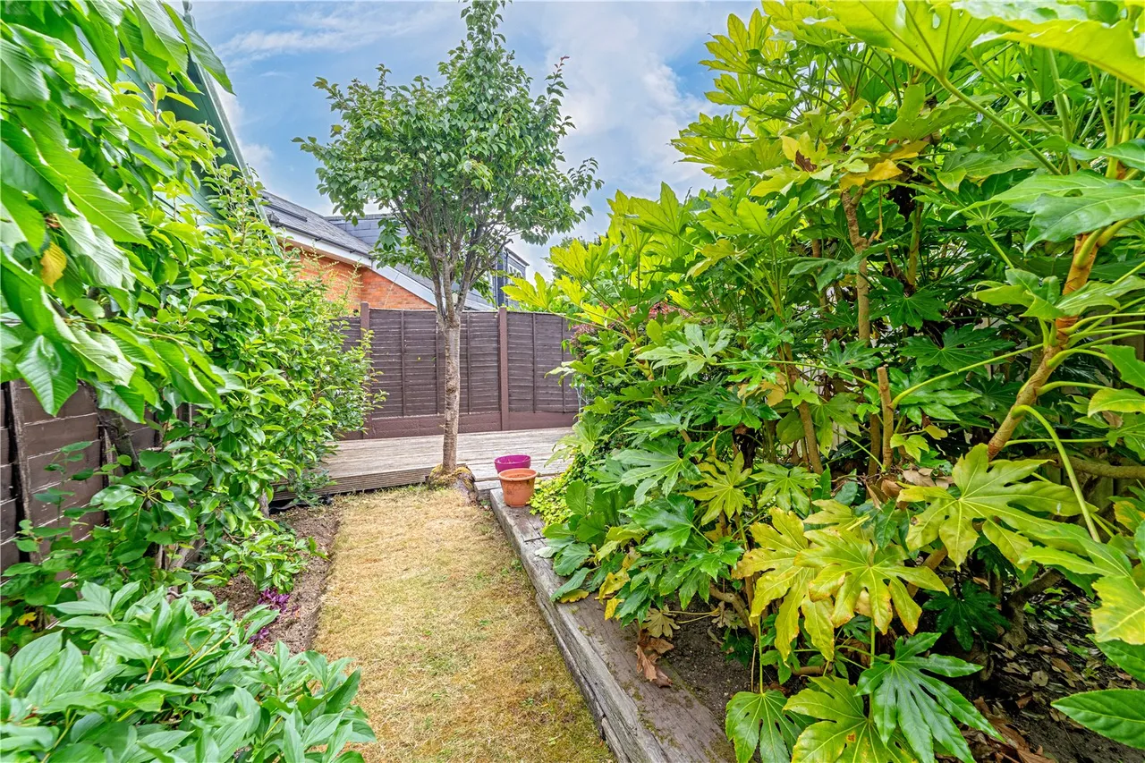 Chestnut Avenue, Hampton, TW12 2NU, photo 10