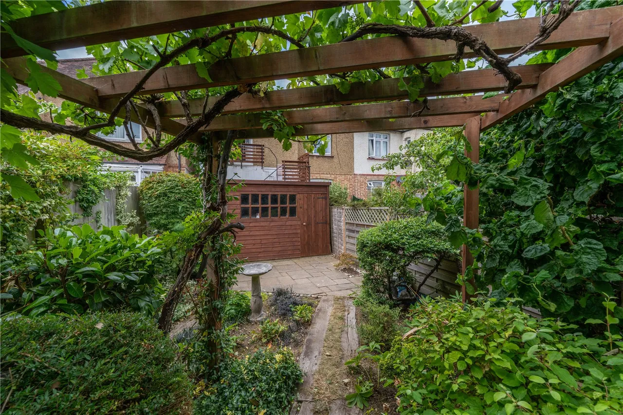 Chestnut Avenue, Hampton, TW12 2NU, photo 11