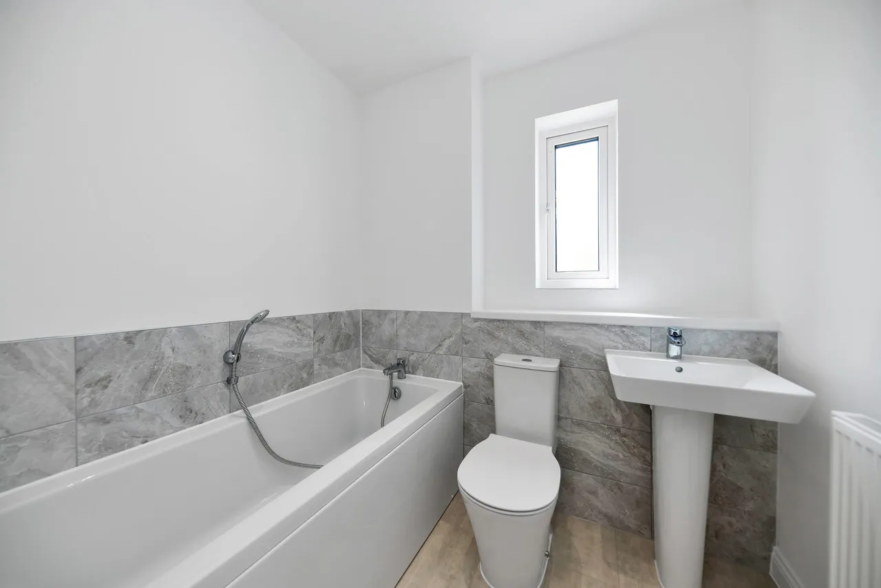 Plot 7 Maple Rise, Thorn Road, Dunstable, Houghton Regis, LU5 6JQ, photo 9