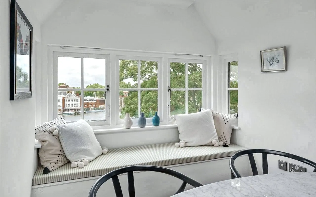 River Bank, East Molesey, KT8, photo 5