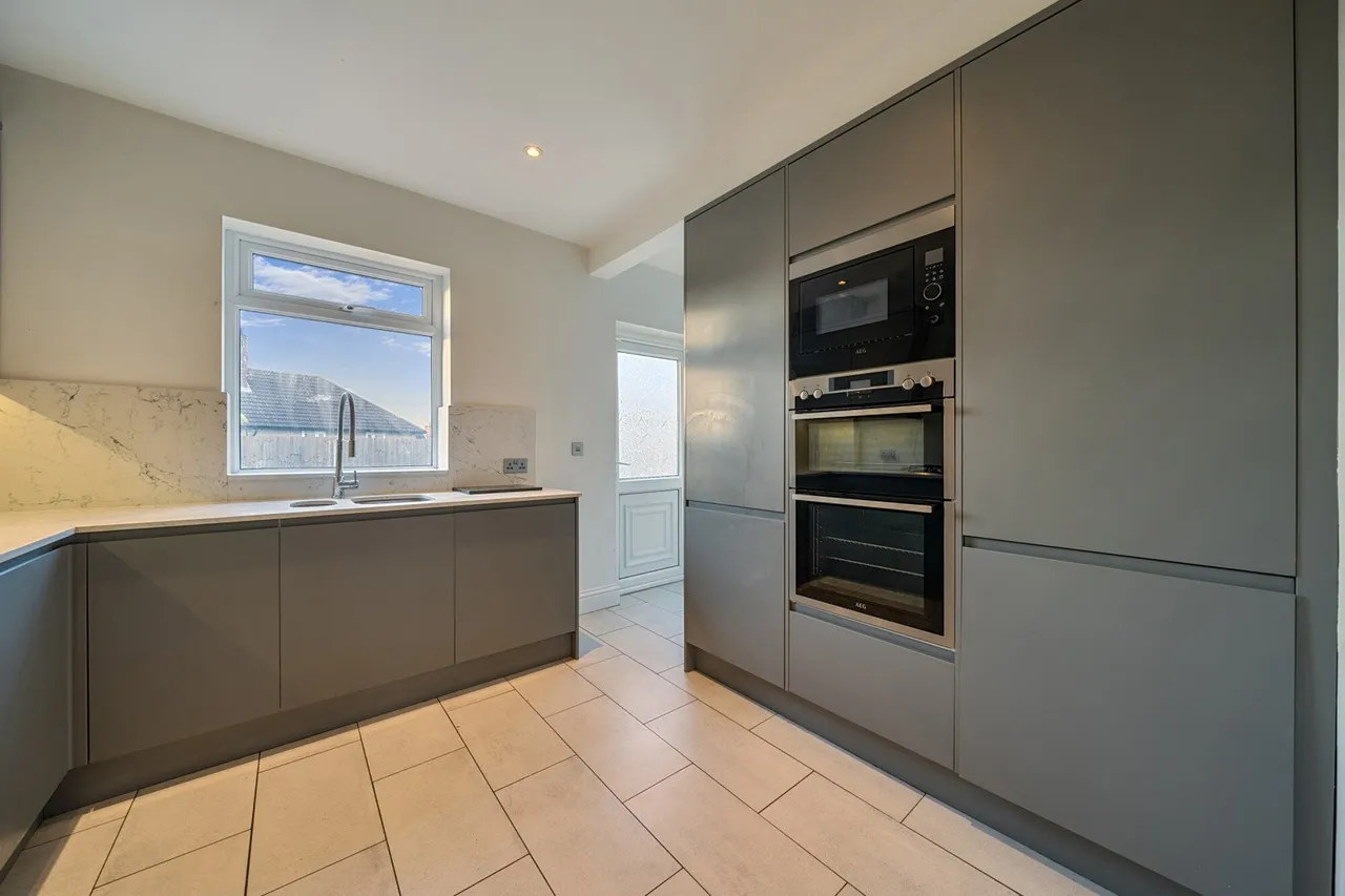 Cobland Road, SE12, photo 12