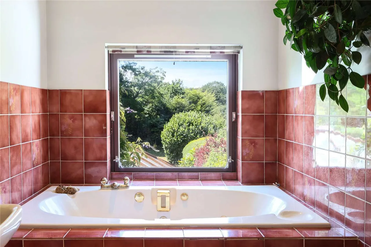 Ockham Road North, West Horsley, Leatherhead, Surrey, KT24 6PE, photo 10