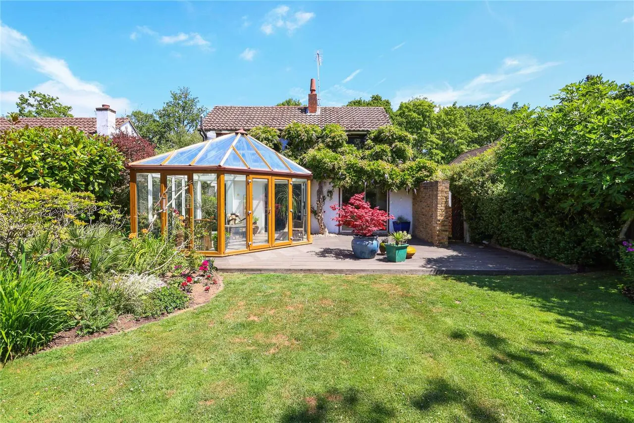 Ockham Road North, West Horsley, Leatherhead, Surrey, KT24 6PE, photo 2