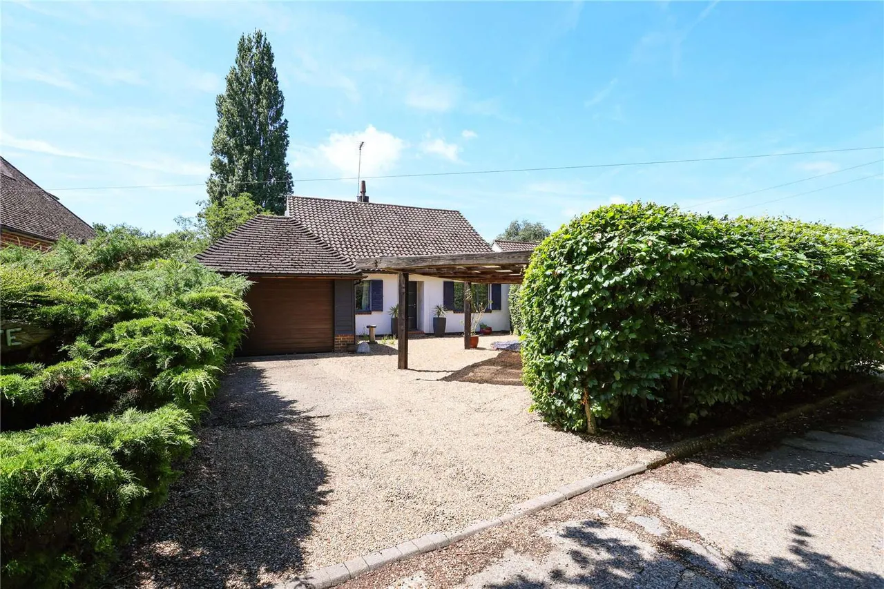 3 bed house for sale — Ockham Road North, West Horsley, Leatherhead, Surrey, KT24 6PE