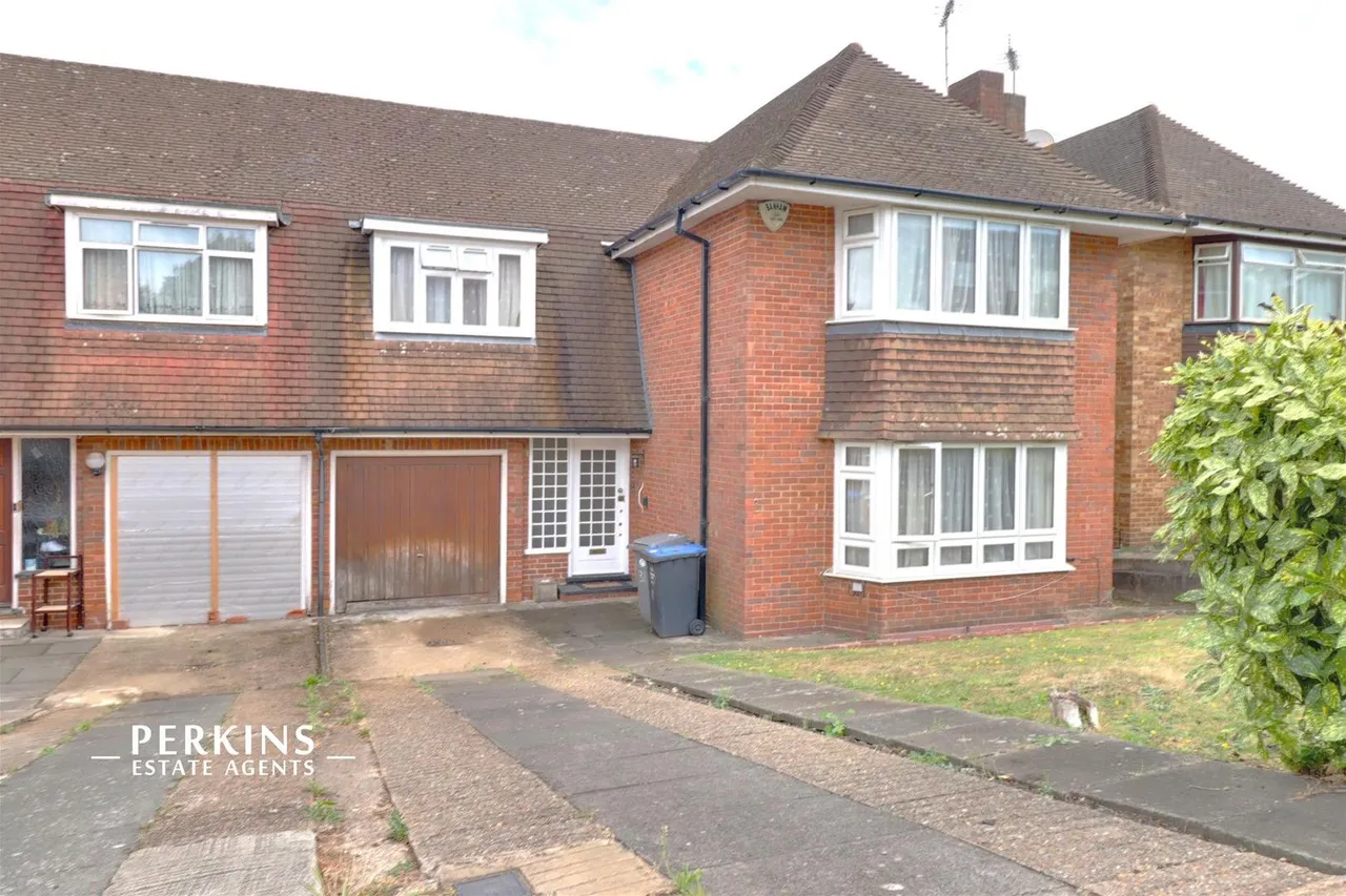 4 bed house for sale, Kings Drive, Wembley, HA9