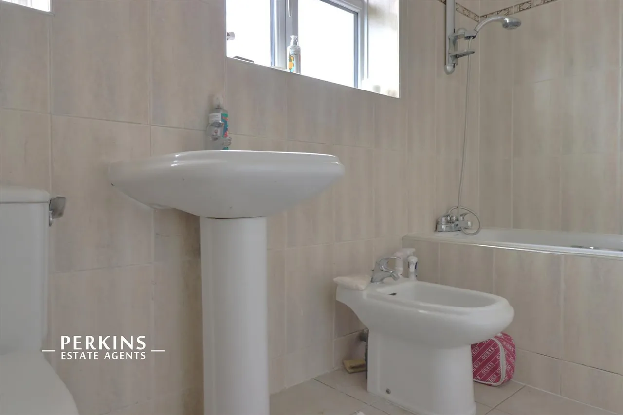 Kings Drive, Wembley, HA9, photo 8