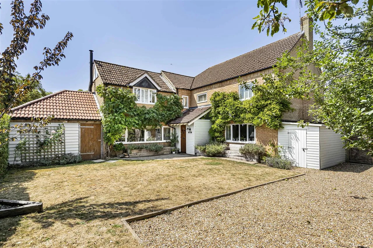 4 bed property for sale, Stukeley Close, Cambridge, CB3